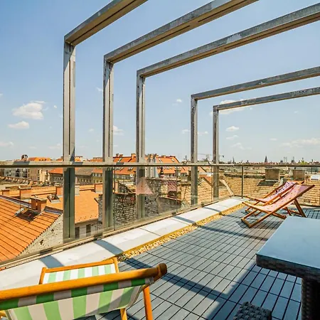 Luxury With Balcony In Downtown Apartament