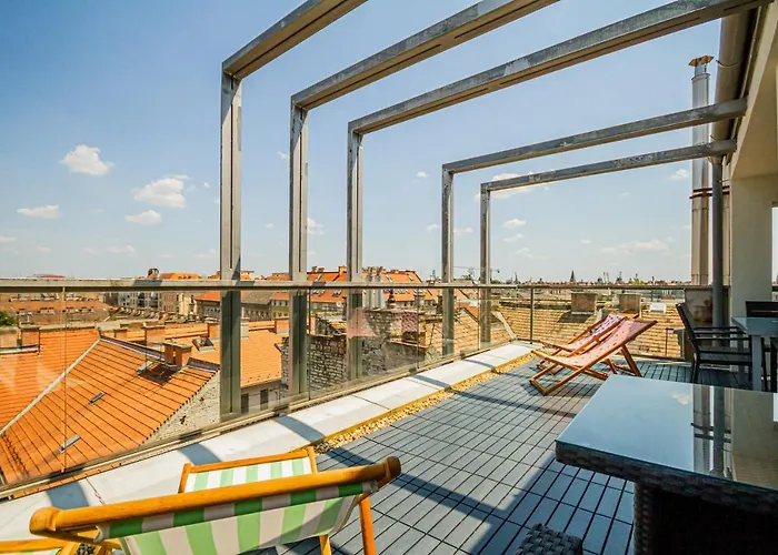 Luxury With Balcony In Downtown Apartament