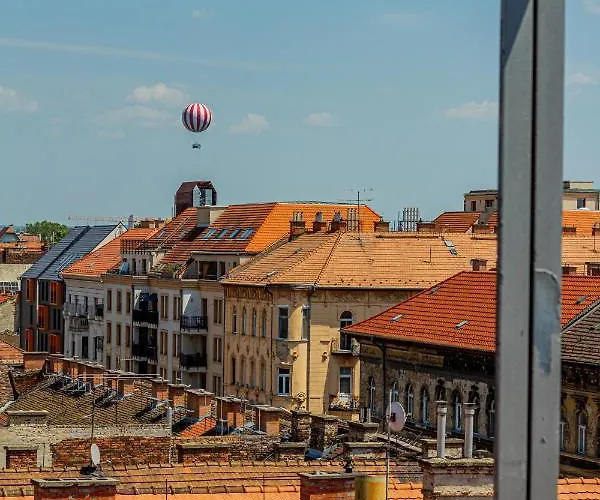 Luxury With Balcony In Downtown