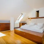 Lägenhet Luxury With Balcony In Downtown