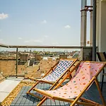 Luxury With Balcony In Downtown Lägenhet