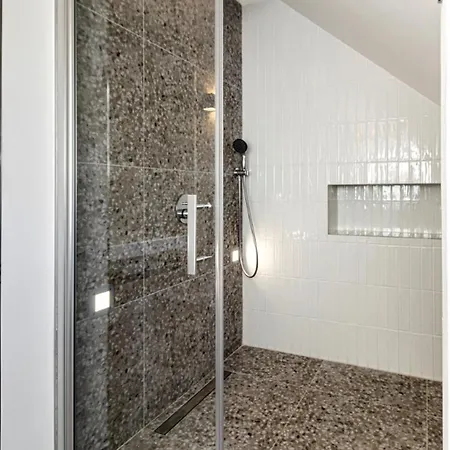Luxury With Balcony In Downtown 아파트