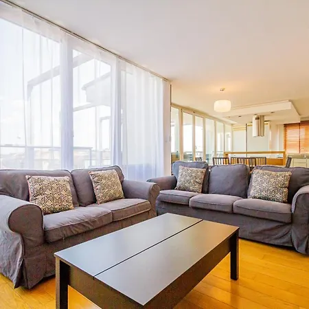 Luxury With Balcony In Downtown