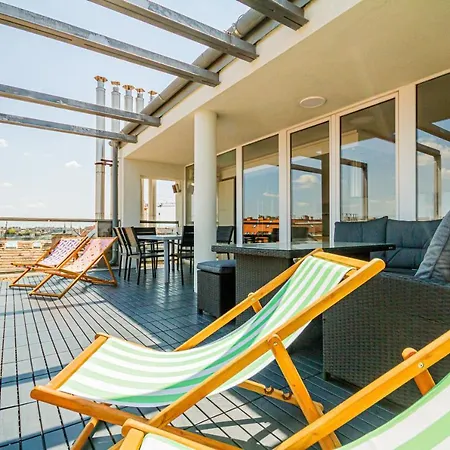 Apartment Luxury With Balcony In Downtown