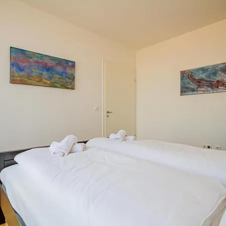 Luxury With Balcony In Downtown Apartment *