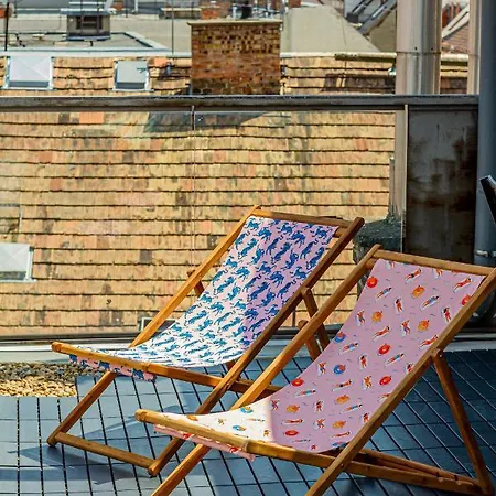 Luxury With Balcony In Downtown