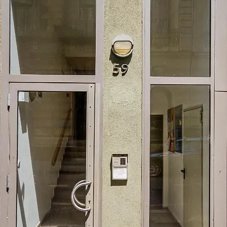 Luxury With Balcony In Downtown Apartment