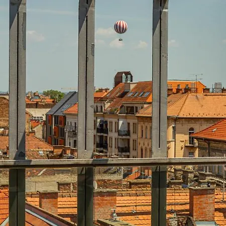 Apartment Luxury With Balcony In Downtown Budapest