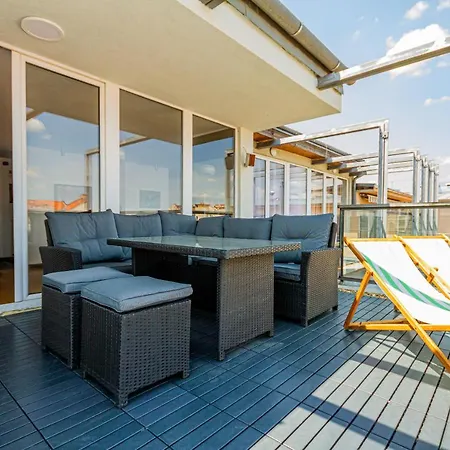 Apartment Luxury With Balcony In Downtown *