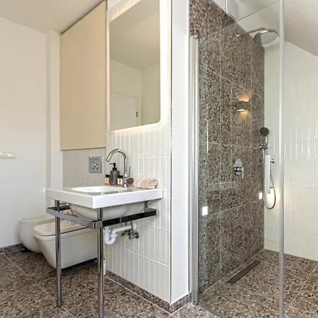 Luxury With Balcony In Downtown شقة *
