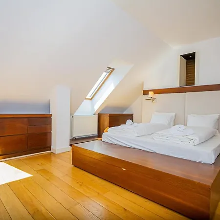 דירה Luxury With Balcony In Downtown