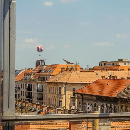 דירה Luxury With Balcony In Downtown