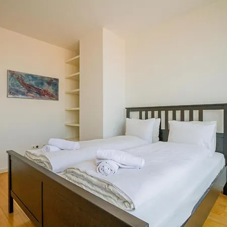 דירה Luxury With Balcony In Downtown