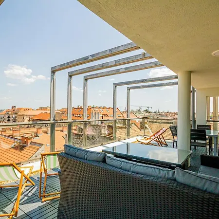 Luxury With Balcony In Downtown بودابست
