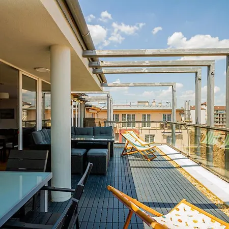 Luxury With Balcony In Downtown * בודפשט