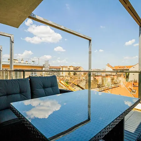 דירה Luxury With Balcony In Downtown *