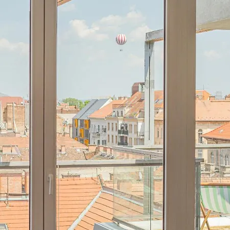 דירה Luxury With Balcony In Downtown *