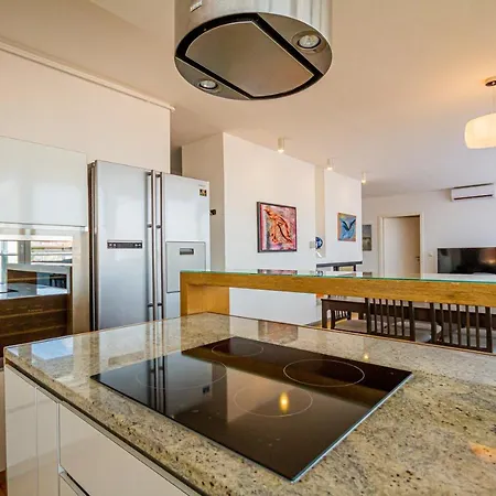 Luxury With Balcony In Downtown * בודפשט