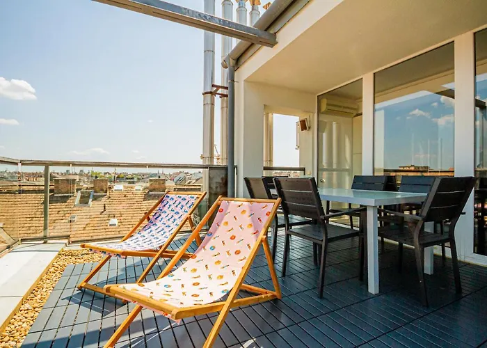 Luxury With Balcony In Downtown