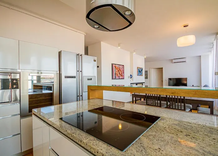 Luxury With Balcony In Downtown * بودابست